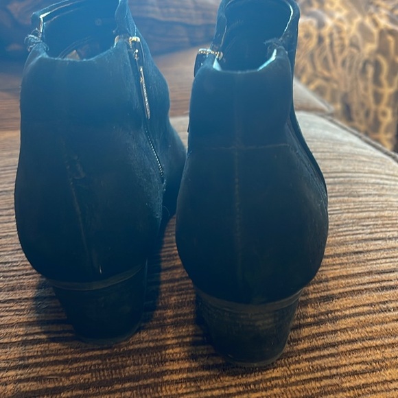 Blondo Waterproof Liam Suede Block Heel Ankle Bootie Black Size - Picture 11 of 11